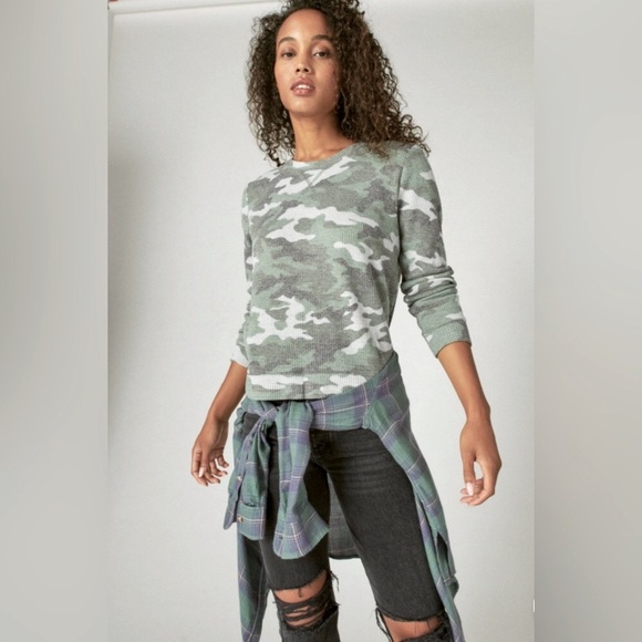 Lucky Brand Tops - 🎉HP🎉 NWOT Lucky Brand Women’s Camo Cloud Jersey Waffle Knit Top
